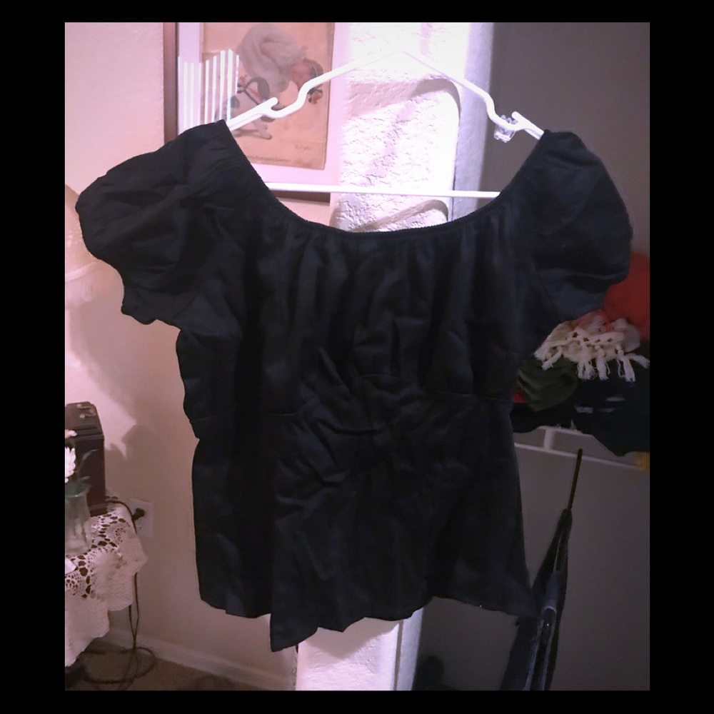 Pinup coture Black zipper top
